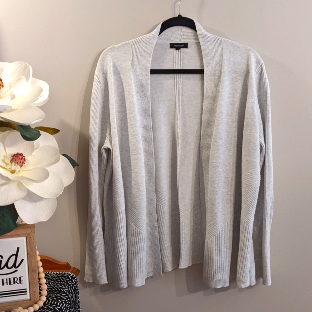 ♥️2/$25 Bundle!♥️ Light Gray Cardigan